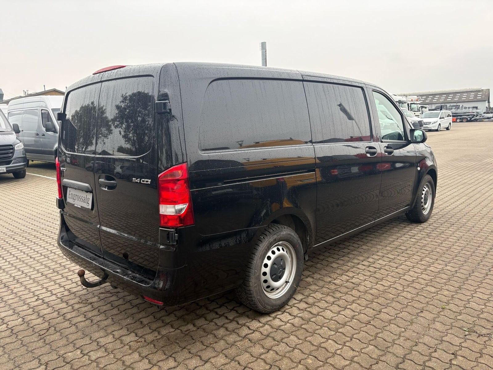 Sort Mercedes Vito 114 fra 2021