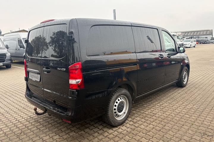 Sort Mercedes Vito 114 fra 2021
