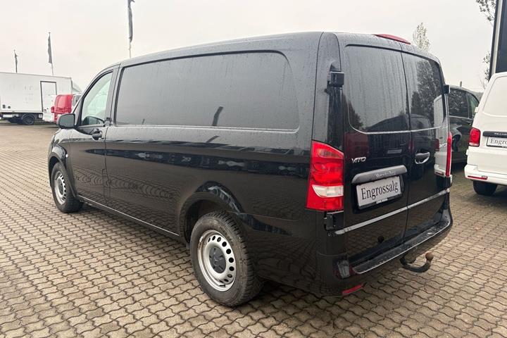 Sort Mercedes Vito 114 fra 2021