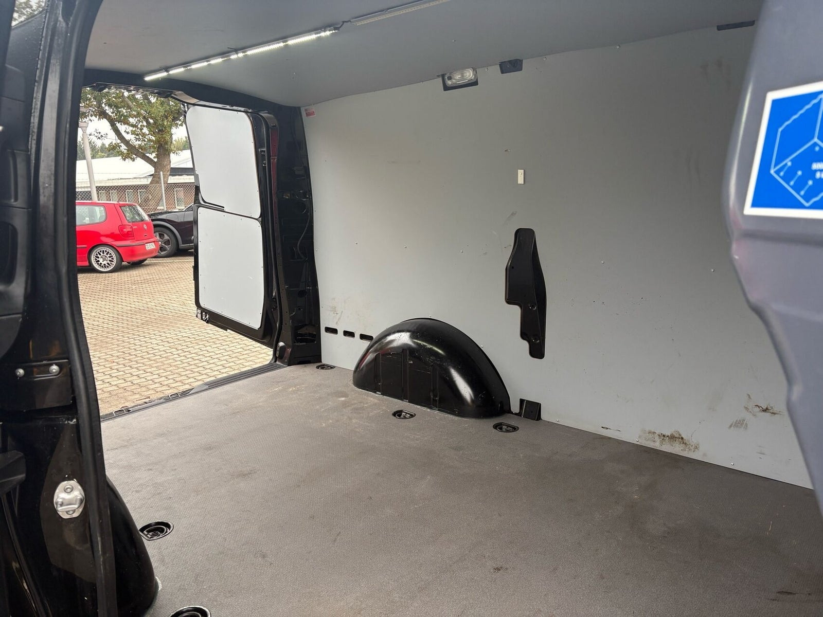 Sort Mercedes Vito 114 fra 2021