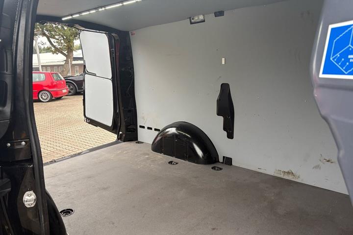Sort Mercedes Vito 114 fra 2021