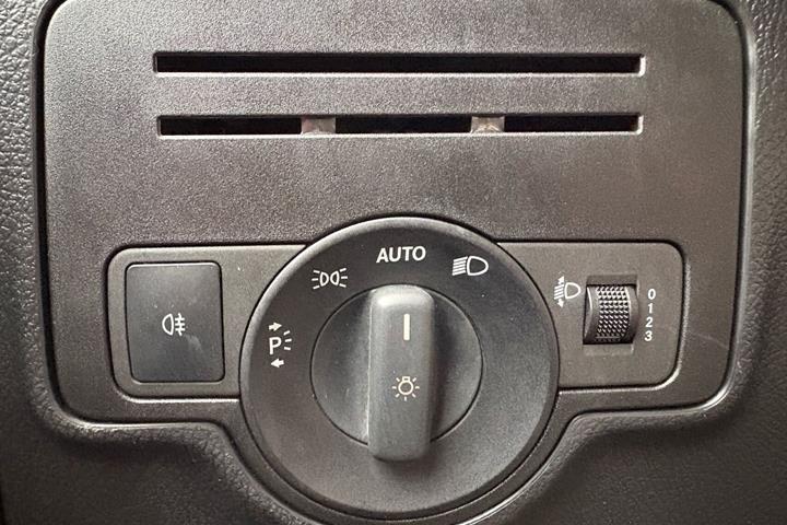 Sort Mercedes Vito 114 fra 2021