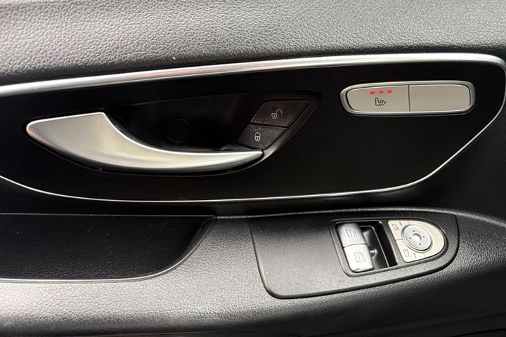 Sort Mercedes Vito 114 fra 2021