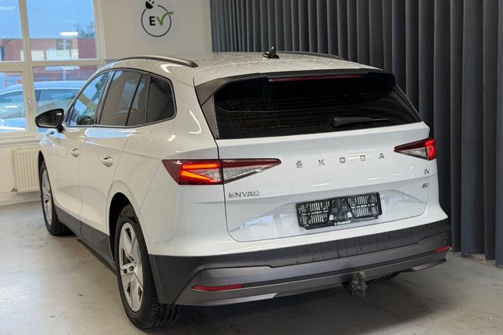 Hvid Skoda Enyaq fra 2022