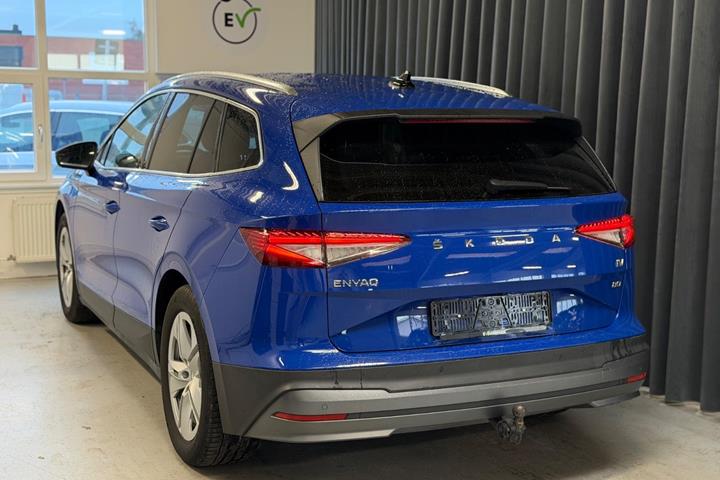 Blå Skoda Enyaq fra 2021