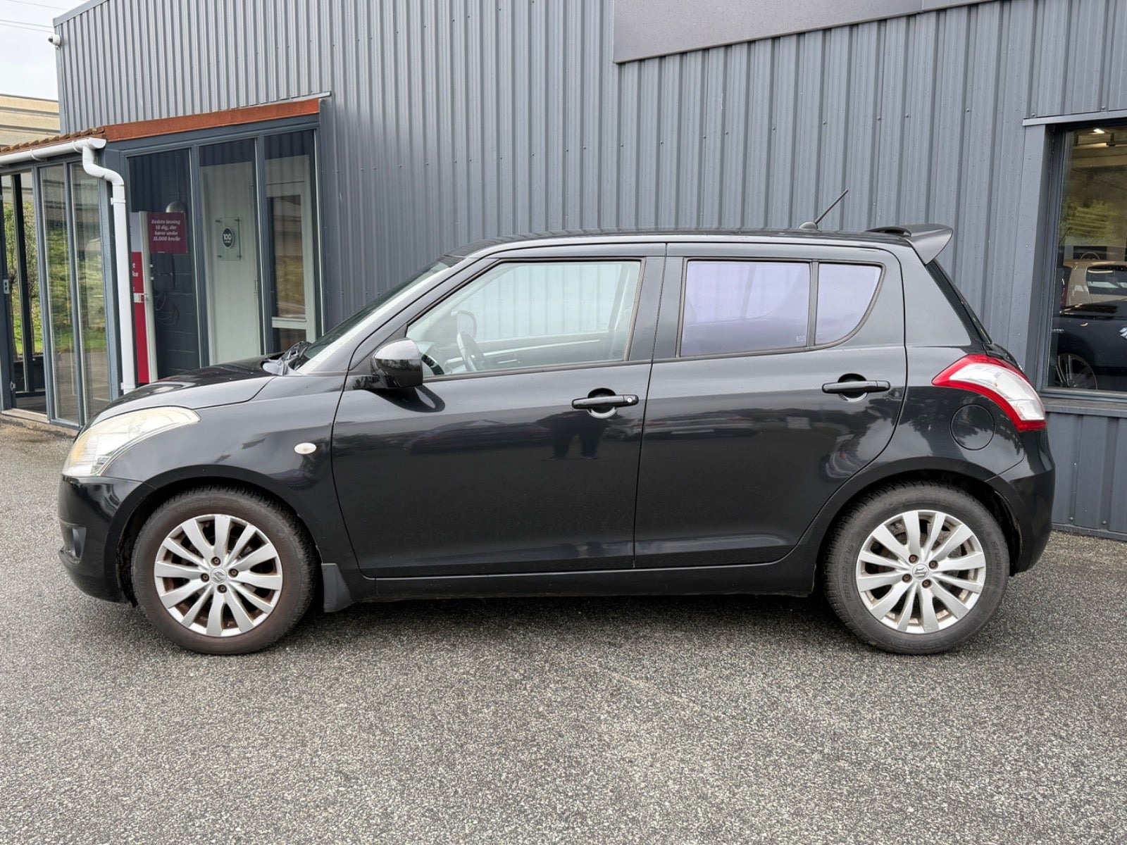 Sort Suzuki Swift fra 2011