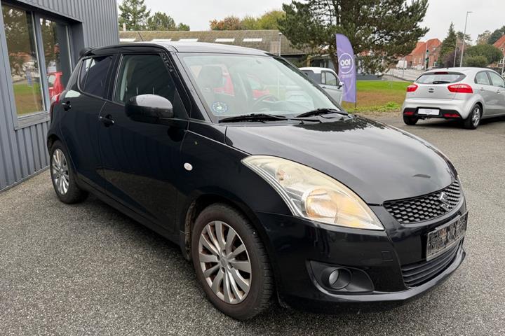 Sort Suzuki Swift fra 2011