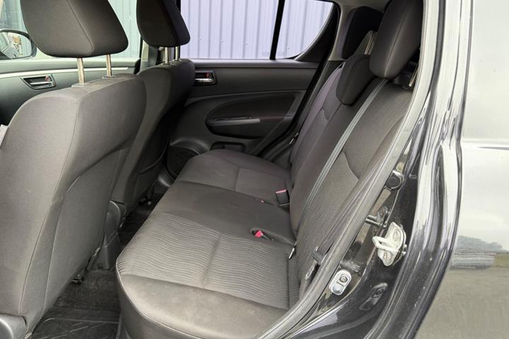 Sort Suzuki Swift fra 2011