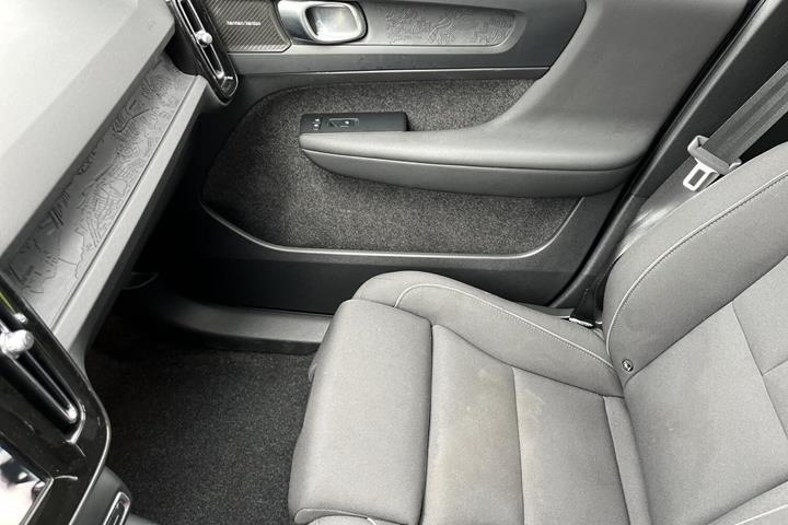 Sort Volvo C40 fra 2024