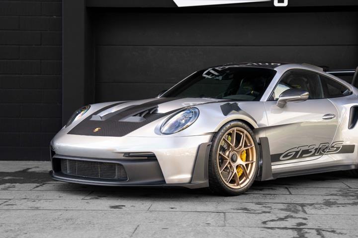 Sølv Porsche 911 GT3 RS fra 2024