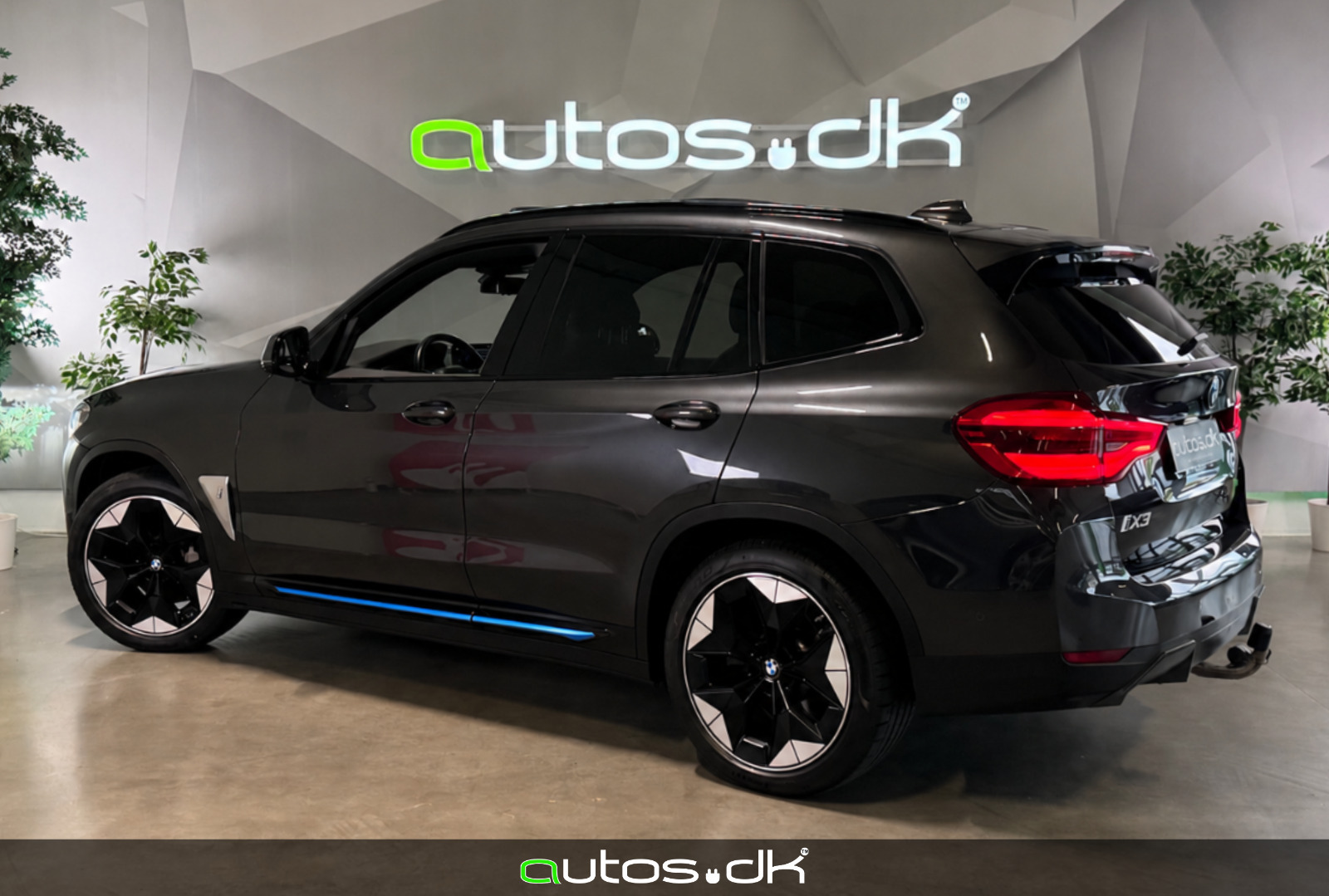 Grå BMW iX3 fra 2021