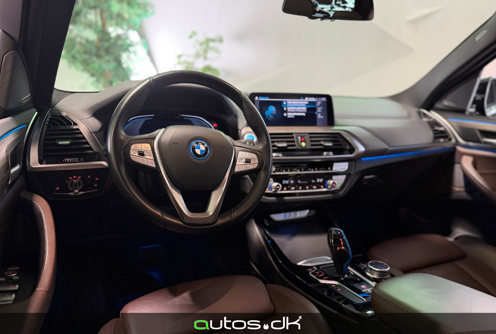 Grå BMW iX3 fra 2021