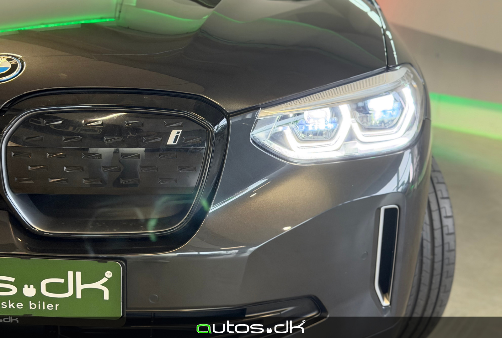 Grå BMW iX3 fra 2021