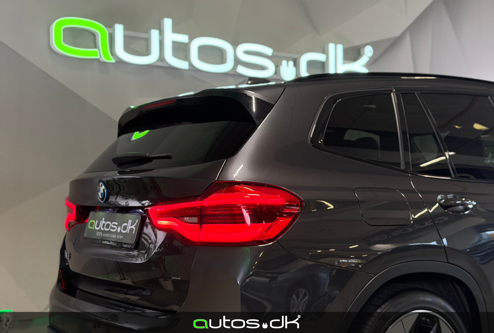 Grå BMW iX3 fra 2021
