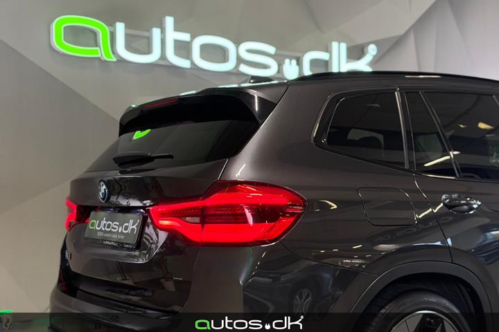 Grå BMW iX3 fra 2021