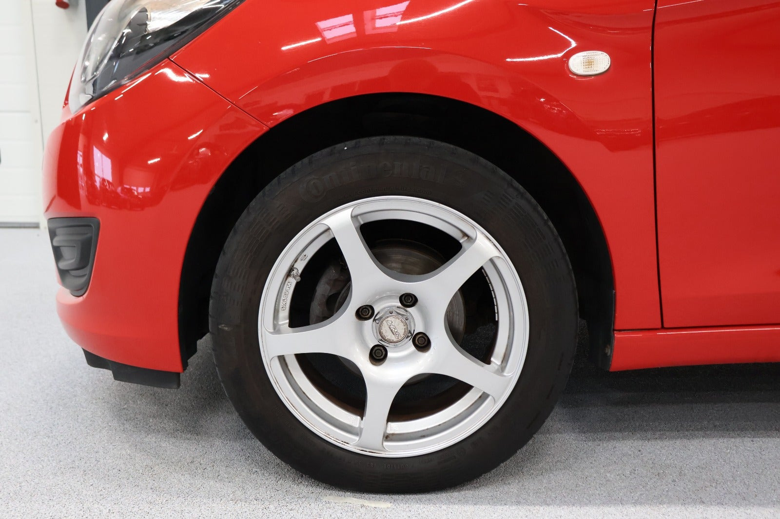 Rød Opel Karl fra 2016