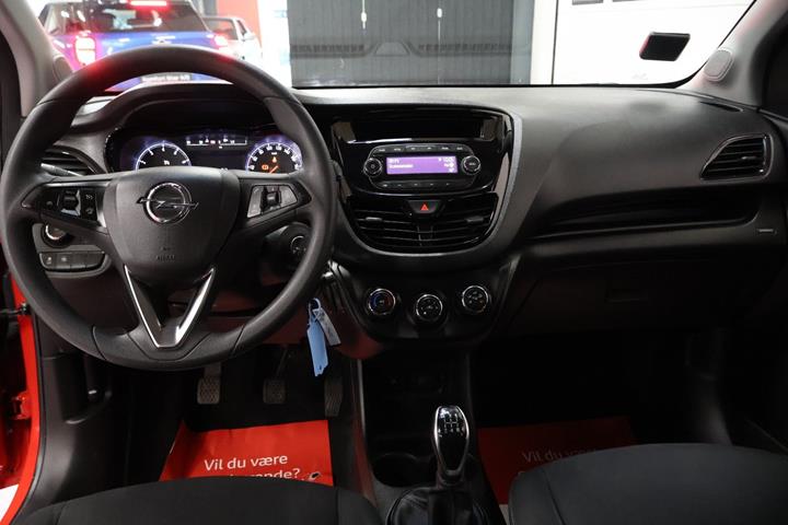 Rød Opel Karl fra 2016