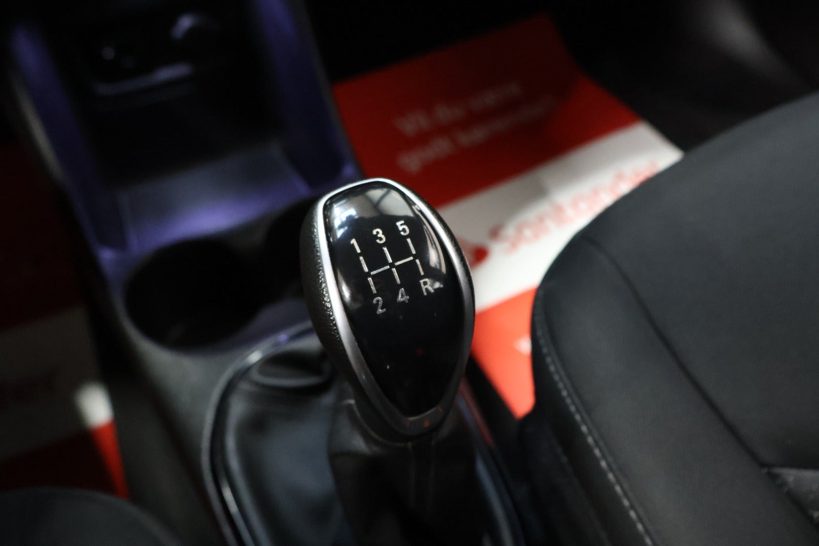 Rød Opel Karl fra 2016
