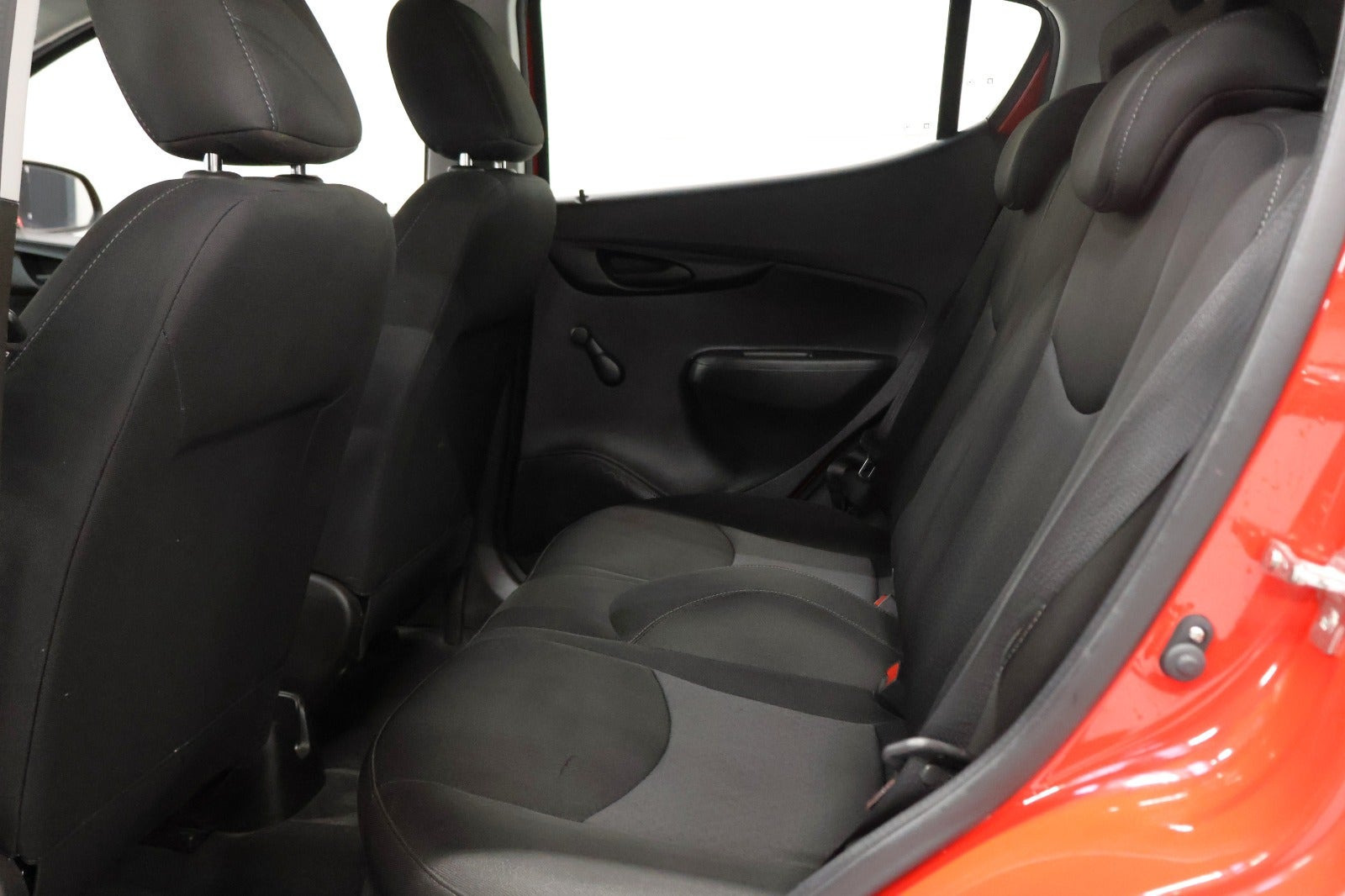 Rød Opel Karl fra 2016