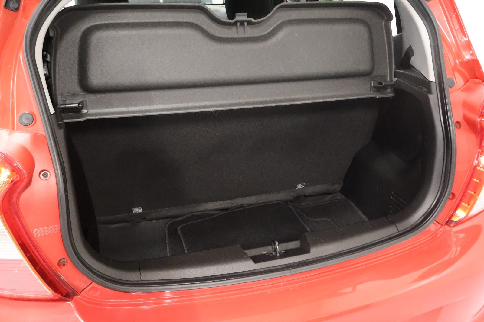 Rød Opel Karl fra 2016