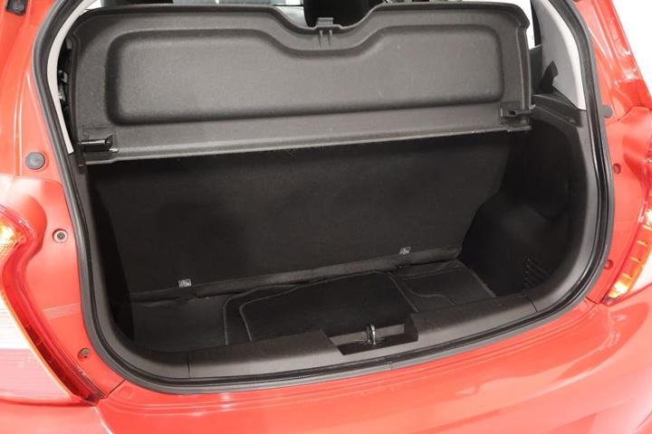 Rød Opel Karl fra 2016