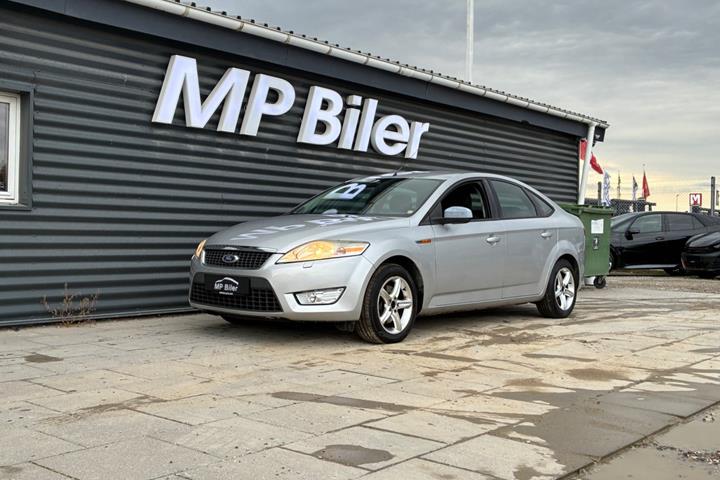 Sølv Ford Mondeo fra 2007