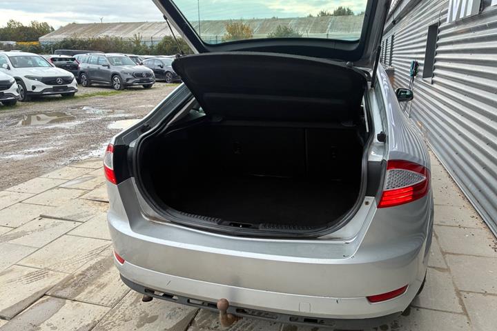 Sølv Ford Mondeo fra 2007