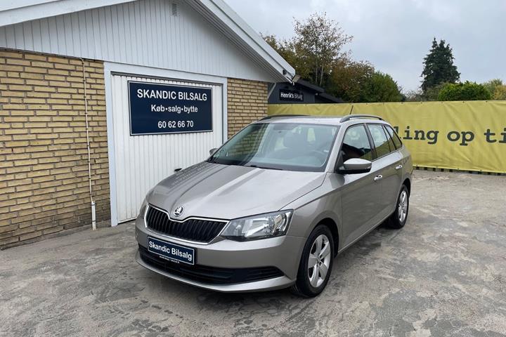 Orange Skoda Fabia fra 2017