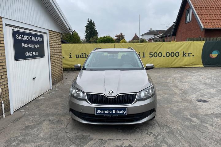 Orange Skoda Fabia fra 2017