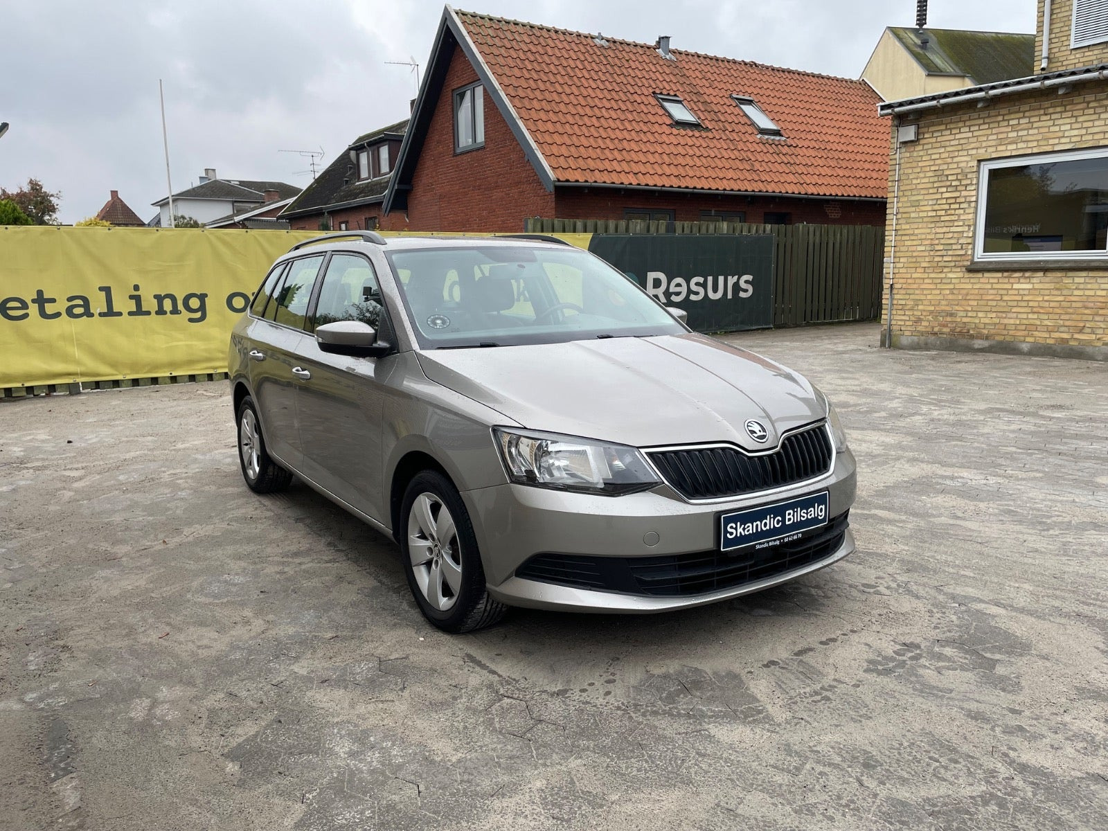 Orange Skoda Fabia fra 2017