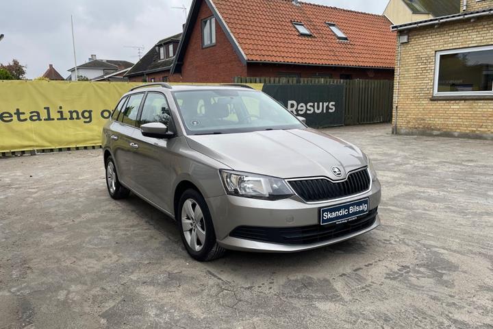 Orange Skoda Fabia fra 2017