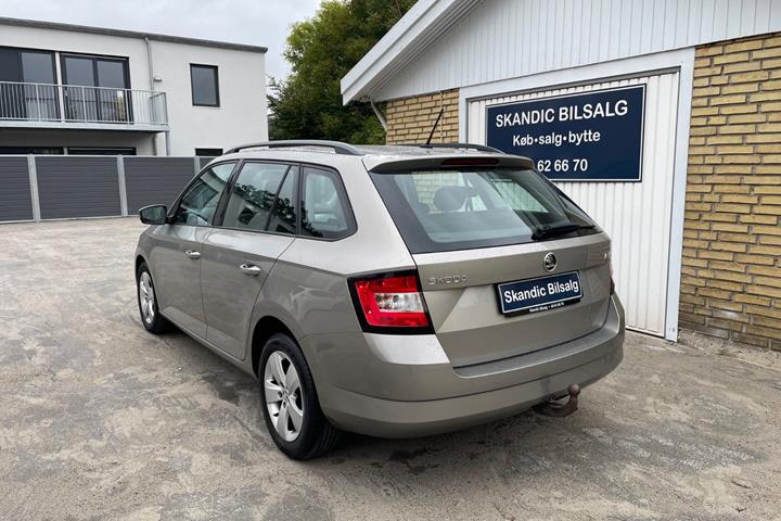 Orange Skoda Fabia fra 2017