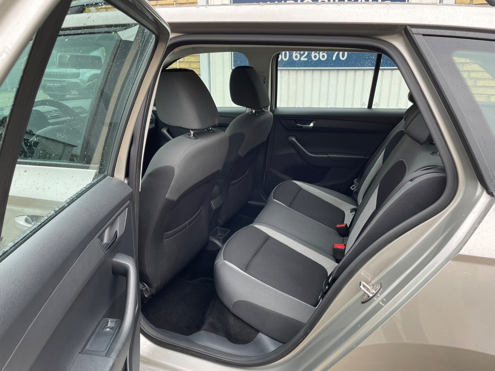 Orange Skoda Fabia fra 2017
