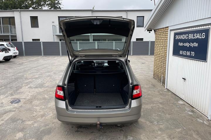 Orange Skoda Fabia fra 2017