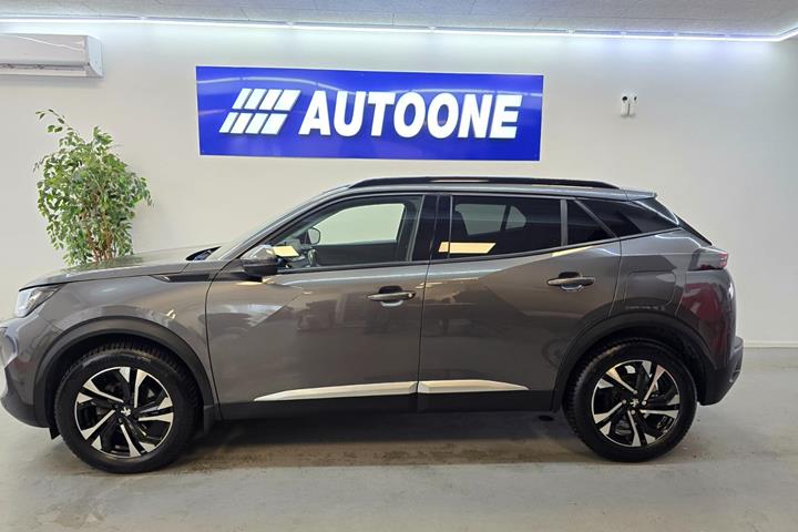 Grå Peugeot 2008 fra 2020