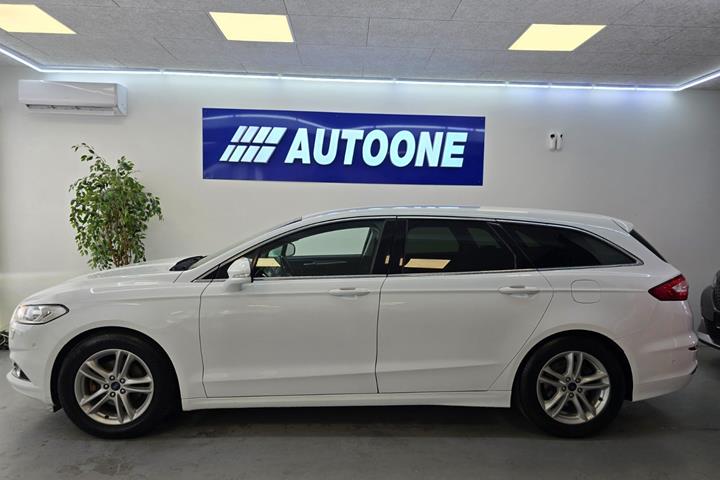 Hvid Ford Mondeo fra 2018