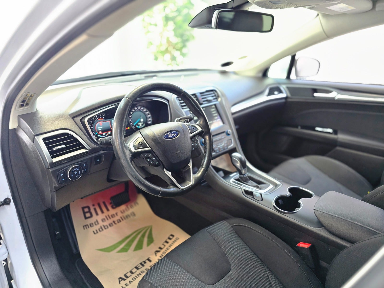 Hvid Ford Mondeo fra 2018
