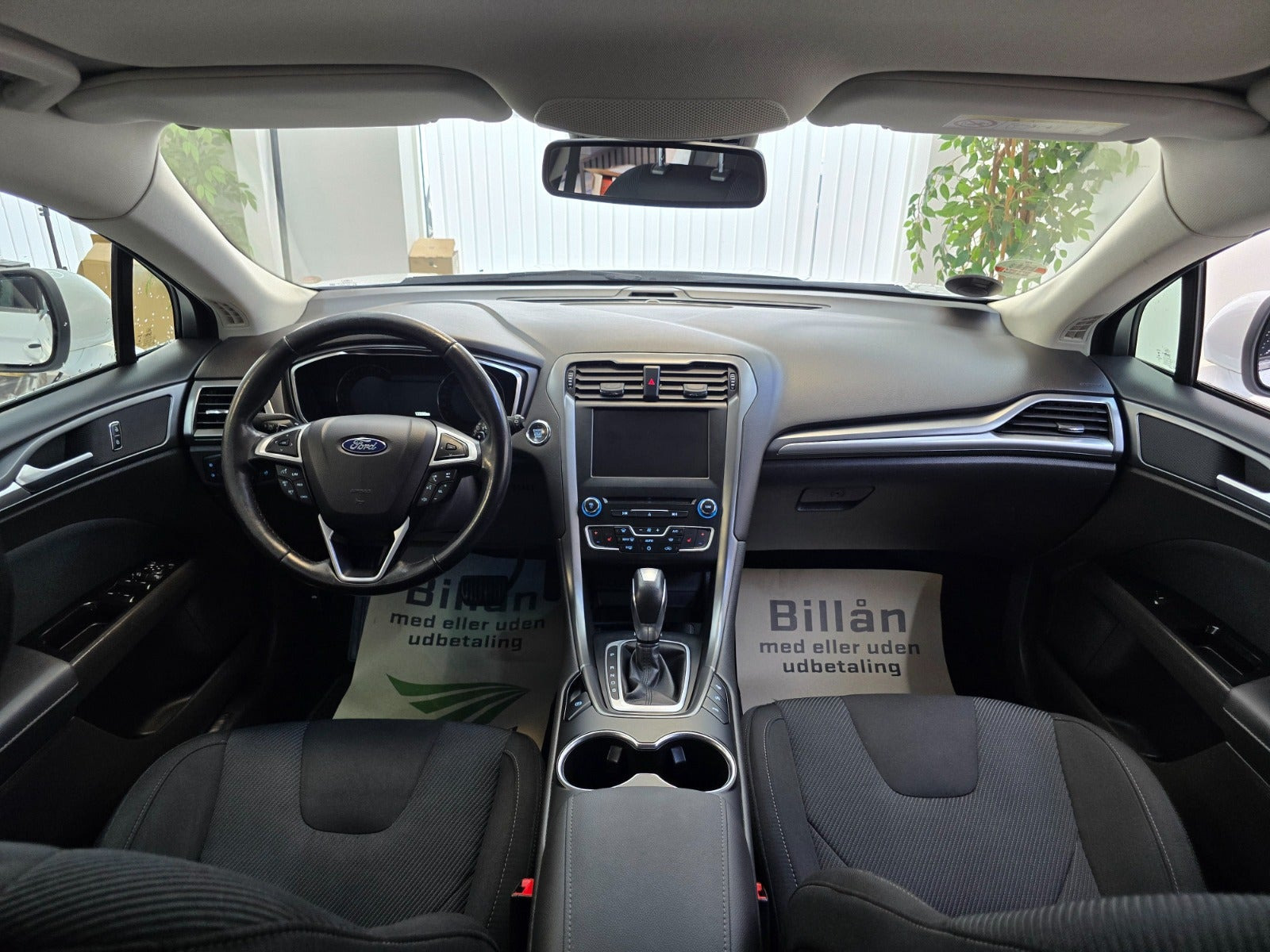Hvid Ford Mondeo fra 2018