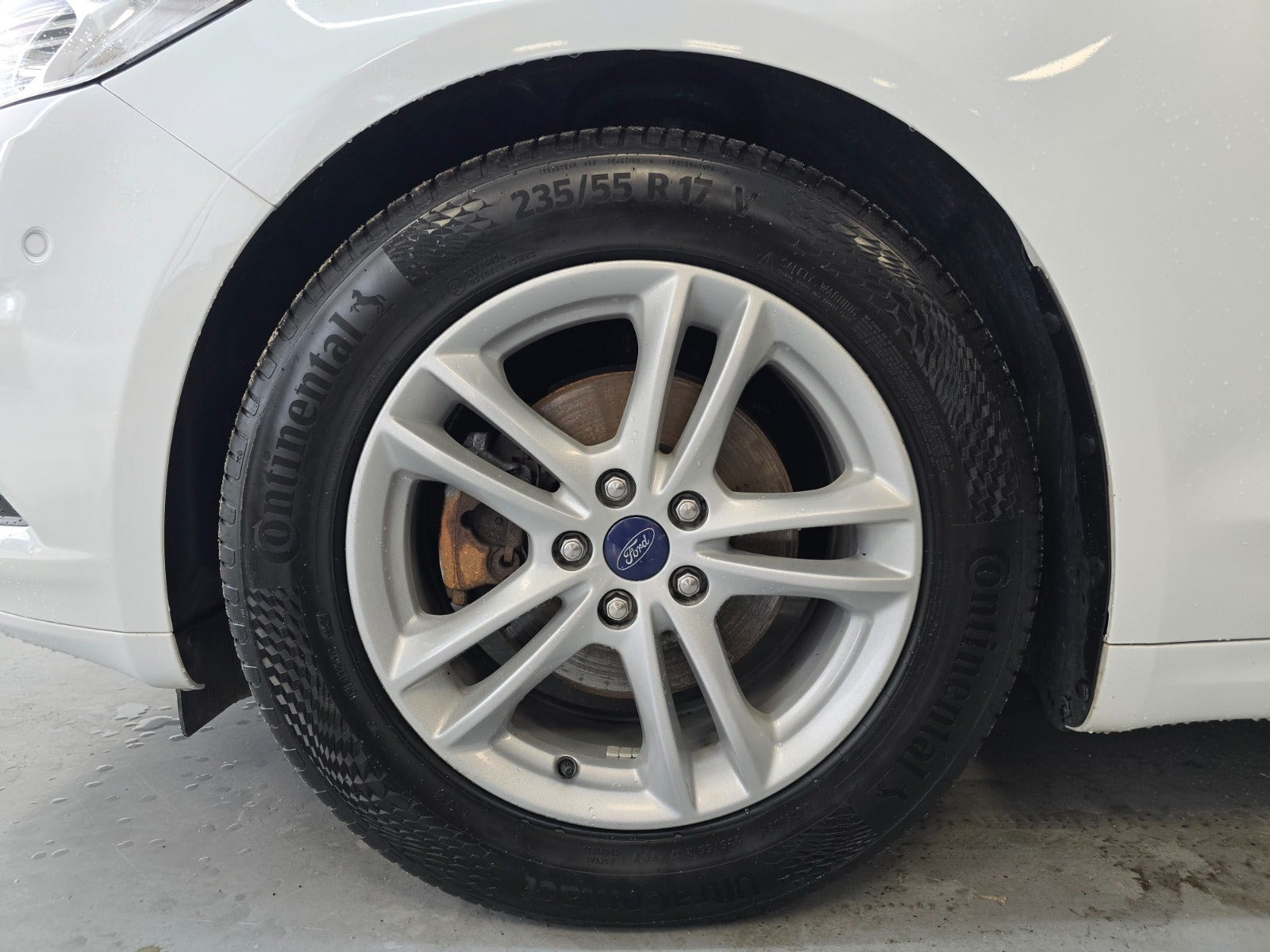 Hvid Ford Mondeo fra 2018