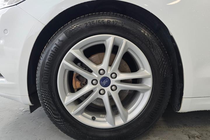 Hvid Ford Mondeo fra 2018