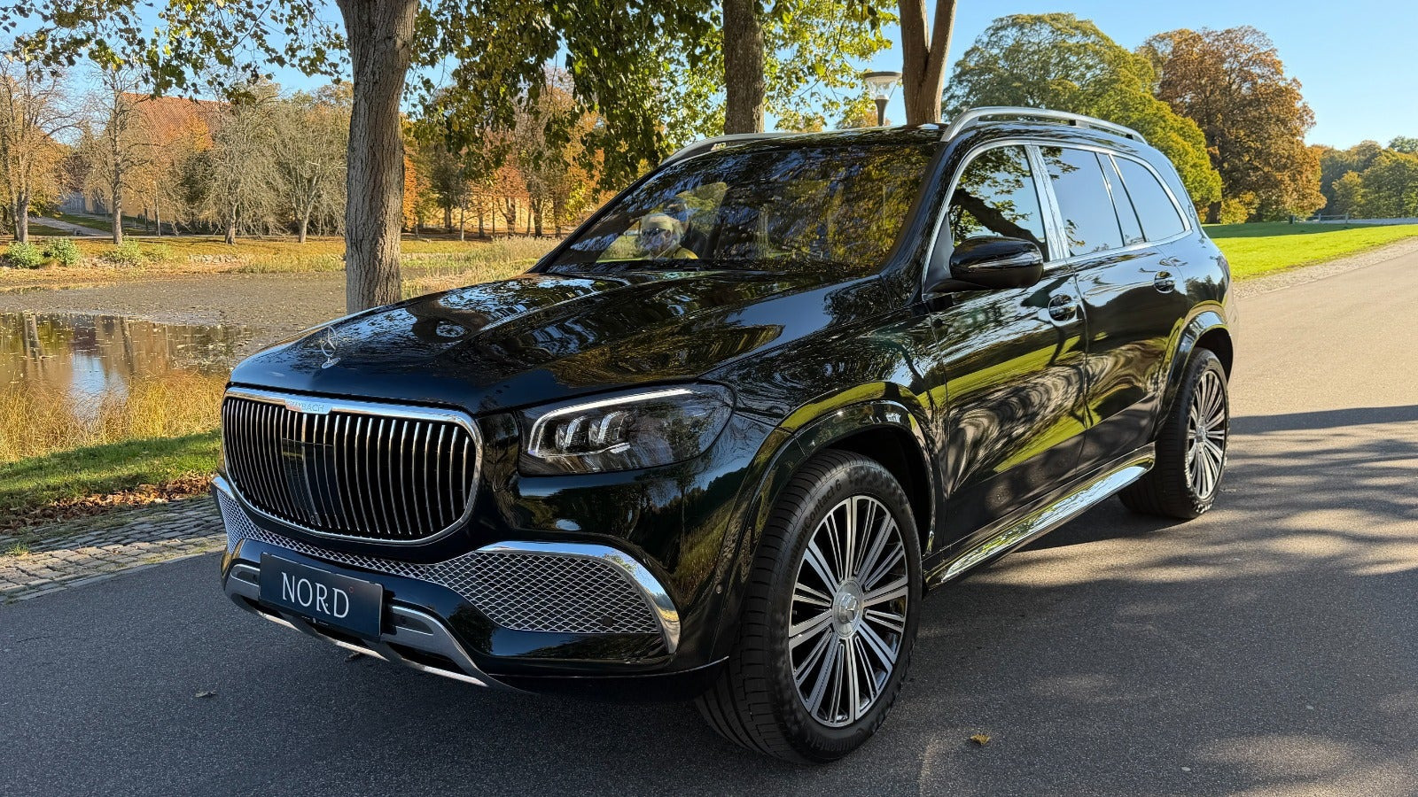 Grøn Mercedes GLS600 fra 2022