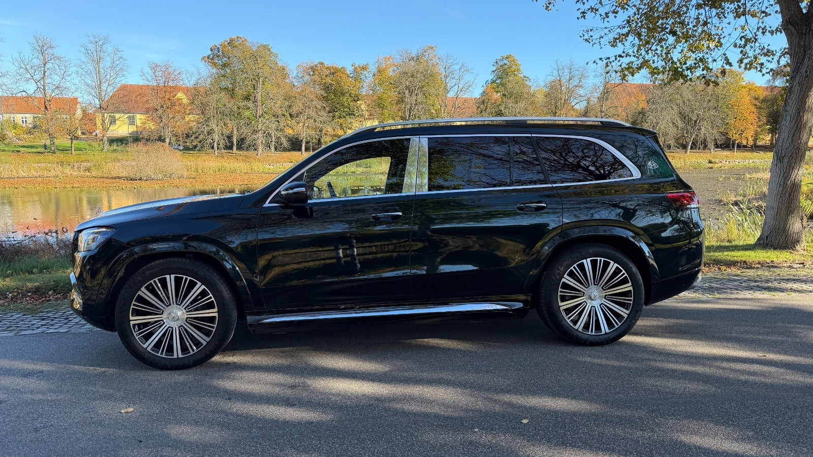Grøn Mercedes GLS600 fra 2022