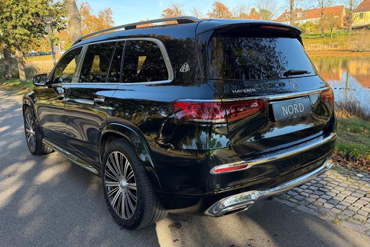 Grøn Mercedes GLS600 fra 2022