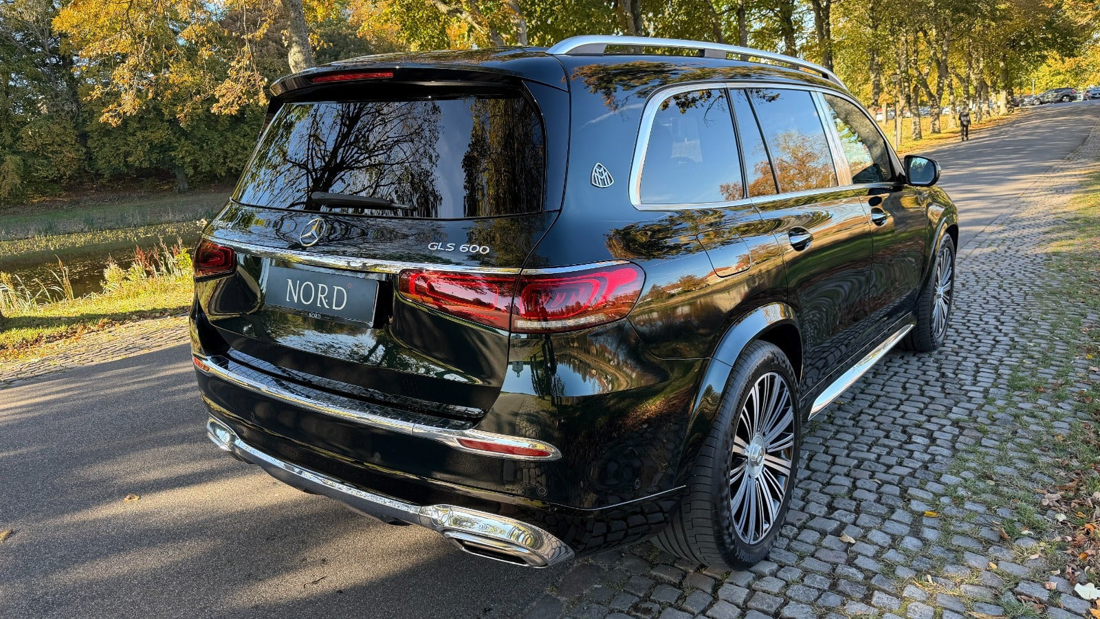 Grøn Mercedes GLS600 fra 2022