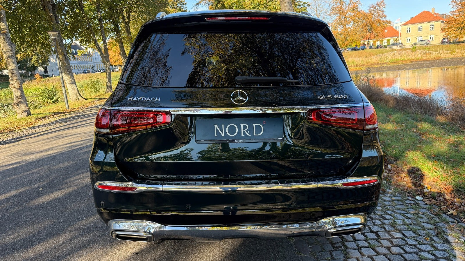 Grøn Mercedes GLS600 fra 2022