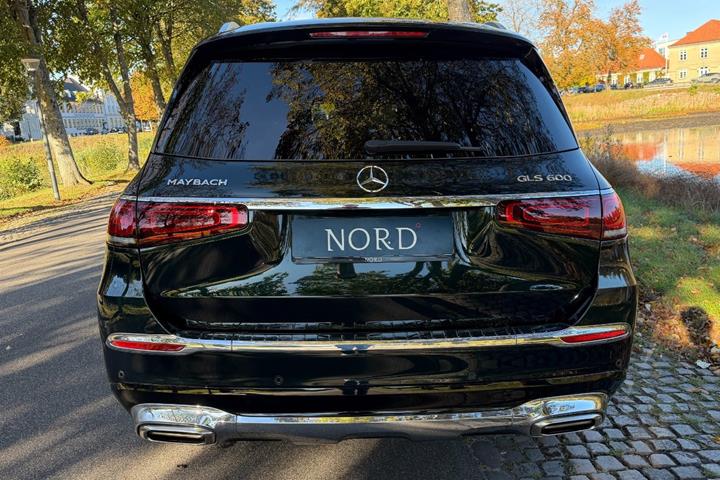 Grøn Mercedes GLS600 fra 2022