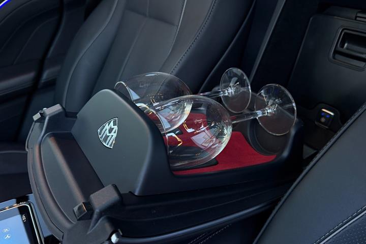 Grøn Mercedes GLS600 fra 2022