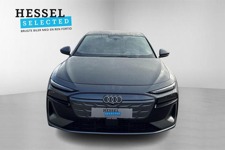 Grå Audi A6 e-tron fra 2025