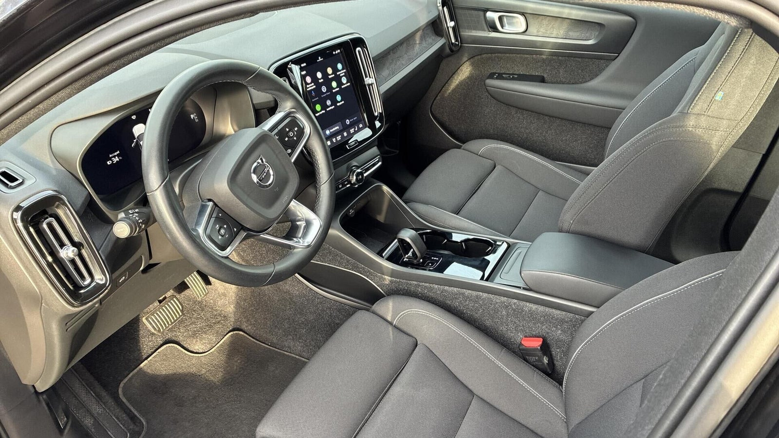 Sort Volvo XC40 fra 2023