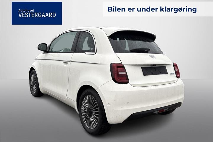 Hvid Fiat 500e fra 2024
